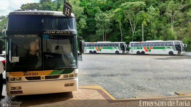 Empresa Gontijo de Transportes 15490 na cidade de Manhuaçu, Minas Gerais, Brasil, por Emerson Leite de Andrade. ID da foto: 5655503.