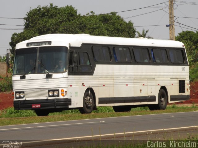 Ônibus Particulares 600 na cidade de Foz do Iguaçu, Paraná, Brasil, por Carlos Kircheim. ID da foto: 5661672.