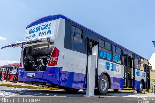 Volvo B8R na cidade de Azcapotzalco, Ciudad de México, México, por Omar Ramírez Thor2102. ID da foto: 5661161.