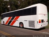 Ônibus Particulares 8806 na cidade de Quatro Barras, Paraná, Brasil, por Ricardo Fontes Moro. Número da foto: #:id.