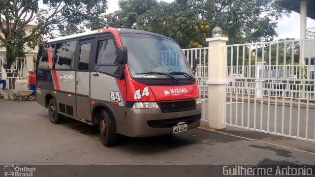 Ônibus Particulares 44 na cidade de Caldas Novas, Goiás, Brasil, por Guilherme Antonio. ID da foto: 5671249.