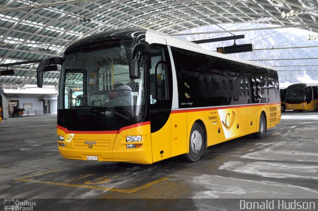 PostAuto 162991 na cidade de Chur, Grisons, Suíça, por Donald Hudson. ID da foto: 5625357.