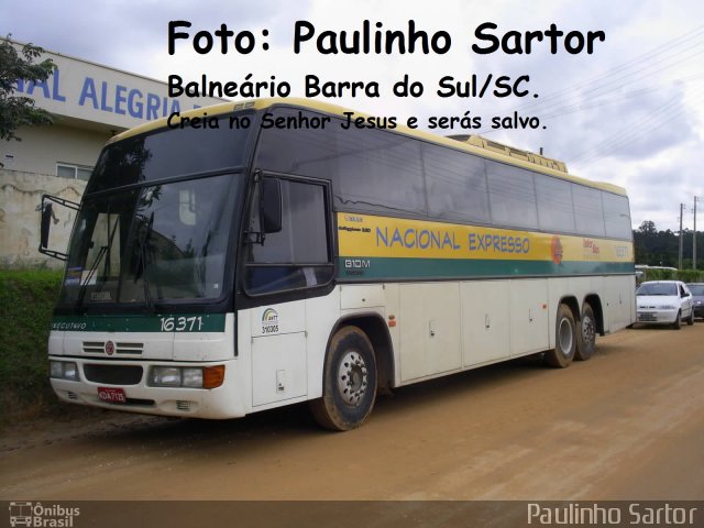 Nacional Expresso 16371 na cidade de Camboriú, Santa Catarina, Brasil, por Paulinho Sartor. Número da foto: #5678778.