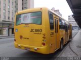 Expresso Azul JC860 na cidade de Curitiba, Paraná, Brasil, por Alberto Selinke. Número da foto: #5696757.