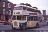 Darlington Transport 10 na cidade de Darlaston, West Midlands, Inglaterra, por Donald Hudson. Número da foto: #:id.
