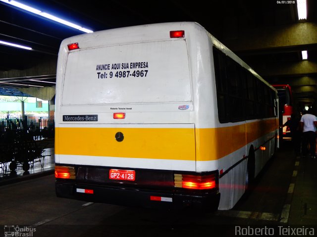 Ônibus Particulares 4126 na cidade de São Paulo, São Paulo, Brasil, por Roberto Teixeira. ID da foto: 5643078.