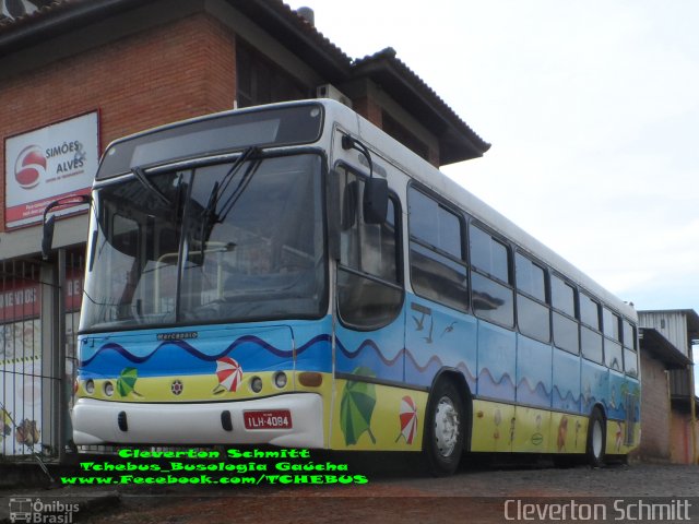Ônibus Particulares 4084 na cidade de Santa Maria, Rio Grande do Sul, Brasil, por Cleverton Schmitt. Número da foto: #5646538.