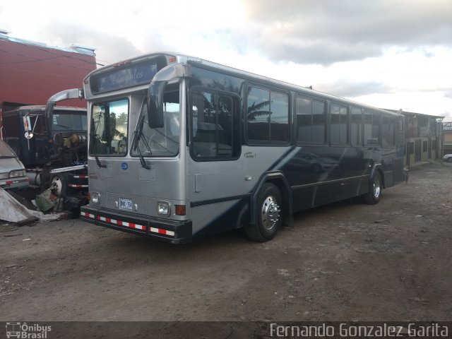 Ônibus Particulares 210 na cidade de Alto Paraíso de Goiás, Goiás, Brasil, por Fernando Gonzalez Garita. Número da foto: #5645439.