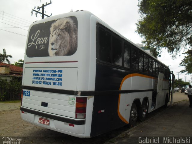 Leon Tur 0293 na cidade de Guaratuba, Paraná, Brasil, por Gabriel Michalski. ID da foto: 5646407.