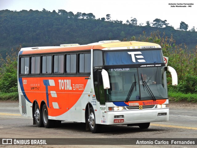 Total Expresso 2013 na cidade de João Monlevade, Minas Gerais, Brasil, por Antonio Carlos Fernandes. Número da foto: #6213523.