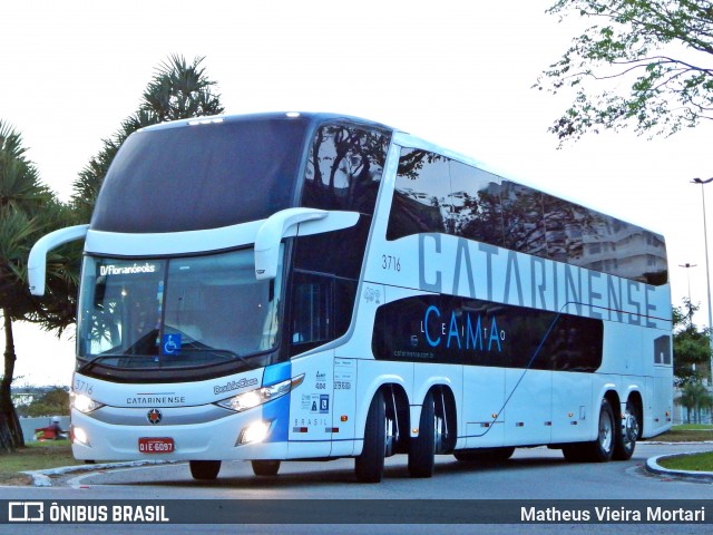 Auto Viação Catarinense 3716 na cidade de Florianópolis, Santa Catarina, Brasil, por Matheus Vieira Mortari. ID da foto: 6216466.