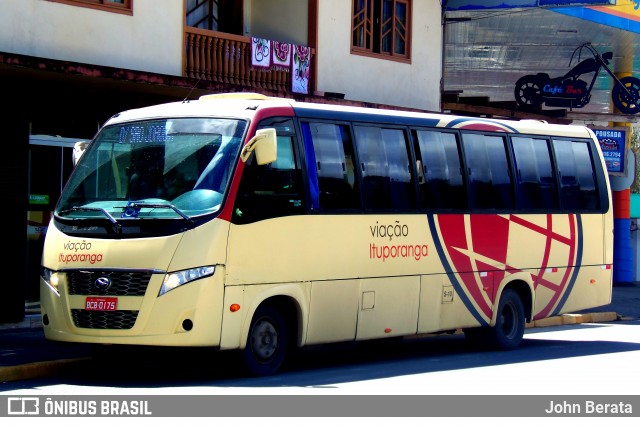Viação Ituporanga 1075 na cidade de Urubici, Santa Catarina, Brasil, por John Berata. Número da foto: #6222614.