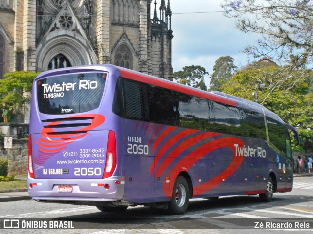 Twister Rio Transporte e Turismo RJ 668.008 na cidade de Petrópolis, Rio de Janeiro, Brasil, por Zé Ricardo Reis. Número da foto: #6224780.