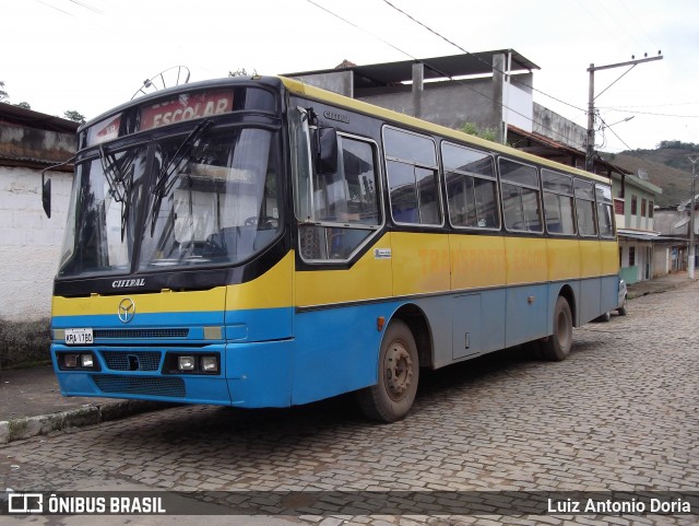 Escolares KRA1780 na cidade de Itamarati de Minas, Minas Gerais, Brasil, por Luiz Antonio Doria. Número da foto: #6228058.