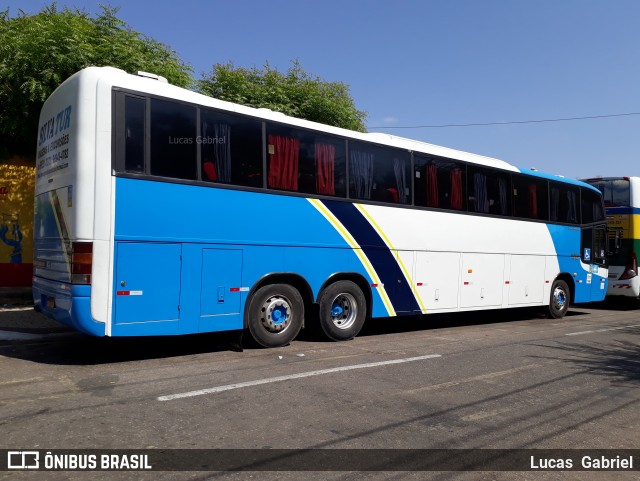 Ônibus Particulares 1702 na cidade de Canindé, Ceará, Brasil, por Lucas Gabriel. Número da foto: #6228270.