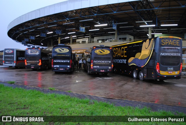 Expresso Nordeste 4875 na cidade de Campo Mourão, Paraná, Brasil, por Guilherme Esteves Peruzzi. Número da foto: #6196458.