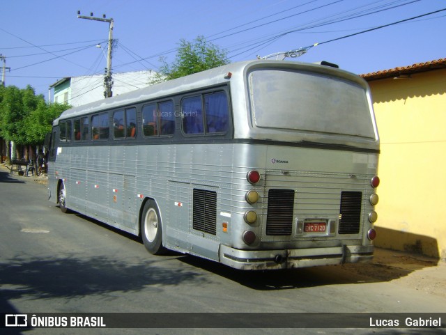 Ônibus Particulares 7120 na cidade de Canindé, Ceará, Brasil, por Lucas Gabriel. Número da foto: #6232441.