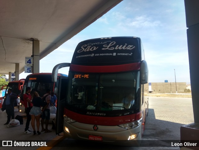 Expresso São Luiz 8060 na cidade de Caruaru, Pernambuco, Brasil, por Leon Oliver. Número da foto: #6234505.