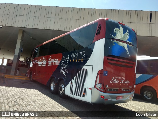 Expresso São Luiz 8060 na cidade de Caruaru, Pernambuco, Brasil, por Leon Oliver. Número da foto: #6234476.