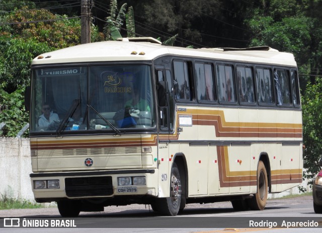 Ônibus Particulares 2979 na cidade de Conselheiro Lafaiete, Minas Gerais, Brasil, por Rodrigo  Aparecido. Número da foto: #6234906.