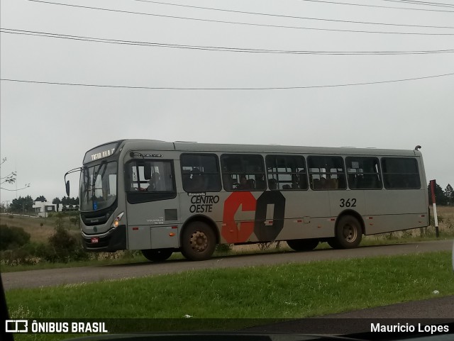 Viação Centro Oeste 362 na cidade de Santiago, Rio Grande do Sul, Brasil, por Mauricio Lopes. Número da foto: #6242389.