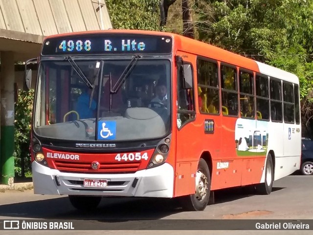Viação Cuiabá 44054 na cidade de Sabará, Minas Gerais, Brasil, por Gabriel Oliveira. Número da foto: #6246112.