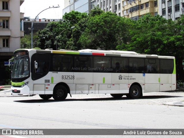 Viação Pavunense B32528 na cidade de Rio de Janeiro, Rio de Janeiro, Brasil, por André Luiz Gomes de Souza. Número da foto: #6247504.