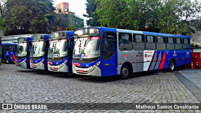 Auto Viação ABC 221 na cidade de São Bernardo do Campo, São Paulo, Brasil, por Matheus Santos Cavalcante. ID da foto: 6254432.