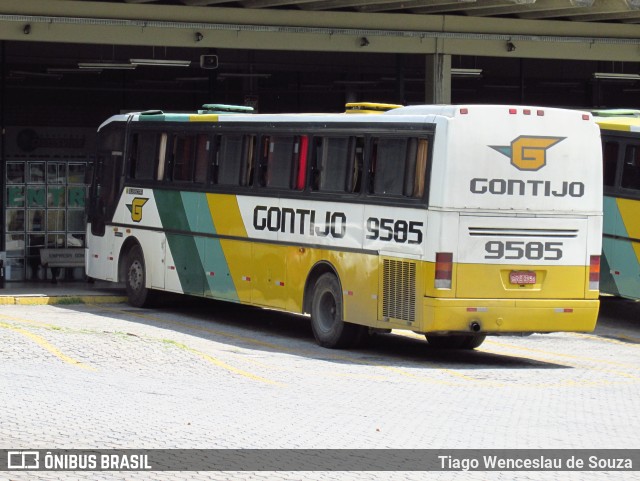 Empresa Gontijo de Transportes 9585 na cidade de Belo Horizonte, Minas Gerais, Brasil, por Tiago Wenceslau de Souza. ID da foto: 6201157.