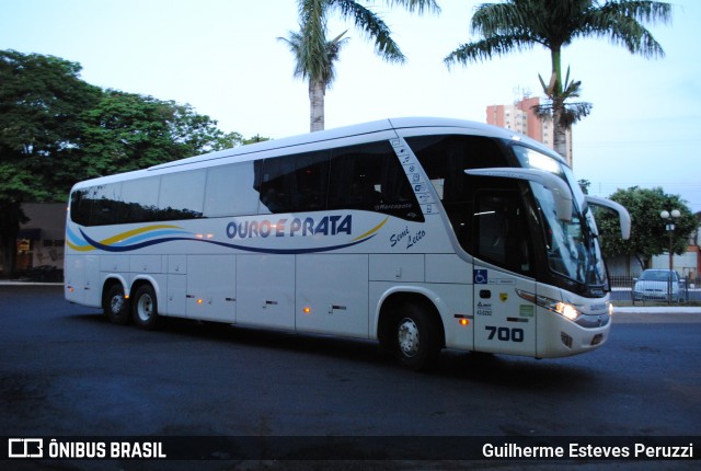 Viação Ouro e Prata 700 na cidade de Guaíra, Paraná, Brasil, por Guilherme Esteves Peruzzi. Número da foto: #6201230.