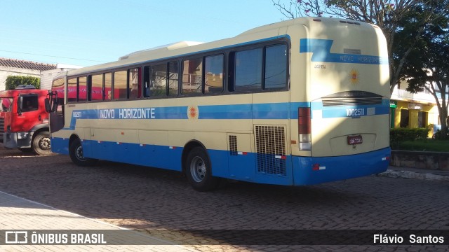 Viação Novo Horizonte 1002511 na cidade de Barra da Estiva, Bahia, Brasil, por Flávio  Santos. Número da foto: #6202948.
