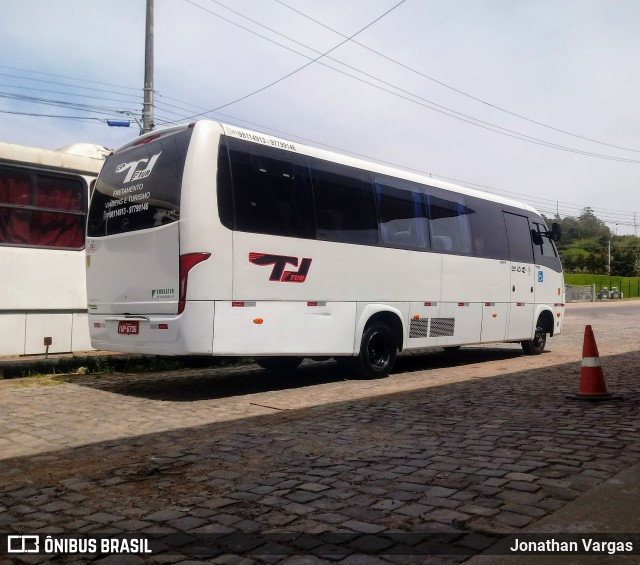 TJ Tur 6706 na cidade de Guaíba, Rio Grande do Sul, Brasil, por Jonathan Vargas. Número da foto: #6206692.