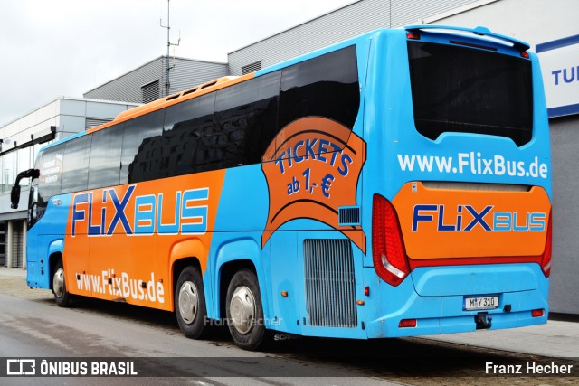 FlixBus 310 na cidade de Friedrichshafen, Baden-Württemberg, Alemanha, por Franz Hecher. ID da foto: 6206422.