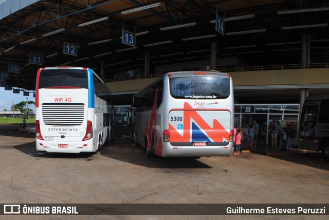 Auto Viação Catarinense 3518 na cidade de Campo Mourão, Paraná, Brasil, por Guilherme Esteves Peruzzi. Número da foto: #6208638.