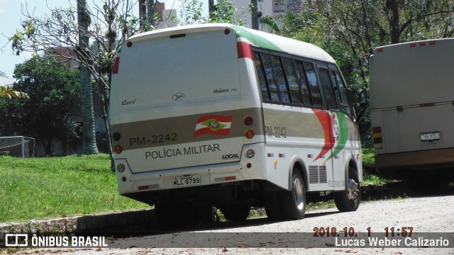 Polícia Militar de Santa Catarina PM-2242 na cidade de Florianópolis, Santa Catarina, Brasil, por Lucas Weber Calizario. Número da foto: #6209421.