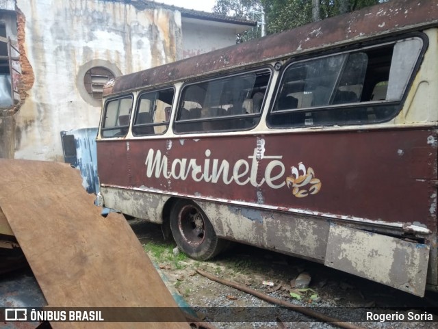 Ônibus Particulares 03 na cidade de Brasil, por Rogerio Soria. ID da foto: 6208012.