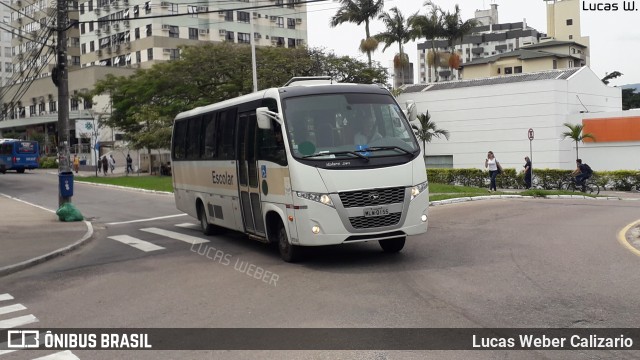 Escolares MLW0155 na cidade de Florianópolis, Santa Catarina, Brasil, por Lucas Weber Calizario. Número da foto: #6207787.
