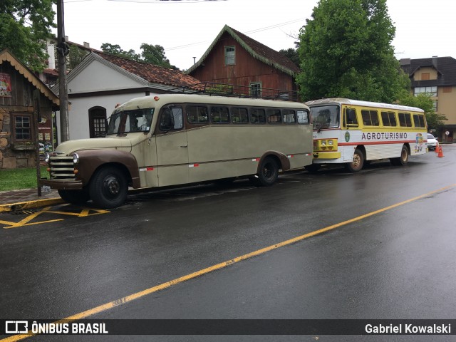 Benvenuto Turismo 1951 na cidade de Gramado, Rio Grande do Sul, Brasil, por Gabriel Kowalski. Número da foto: #6281090.