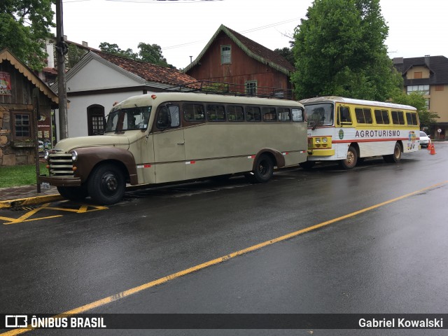 Benvenuto Turismo 1951 na cidade de Gramado, Rio Grande do Sul, Brasil, por Gabriel Kowalski. ID da foto: 6281090.