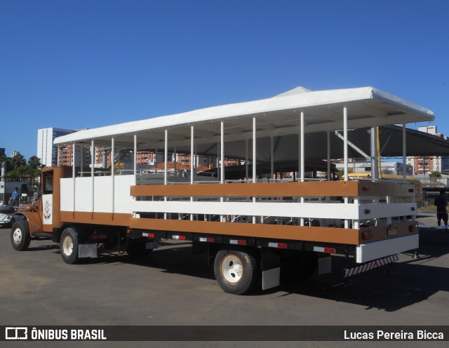 Dindinho Transportes 105 na cidade de Porto Alegre, Rio Grande do Sul, Brasil, por Lucas Pereira Bicca. Número da foto: #6288247.