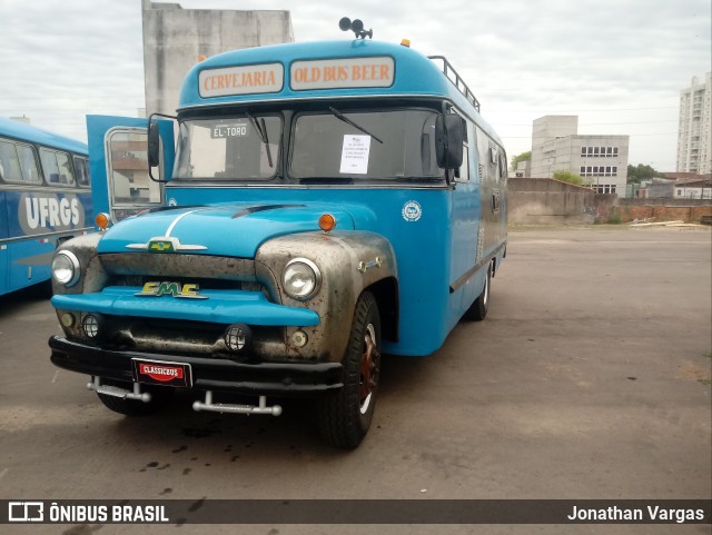 Cervejaria Old Bus Beer 6746 na cidade de Porto Alegre, Rio Grande do Sul, Brasil, por Jonathan Vargas. Número da foto: #6294697.