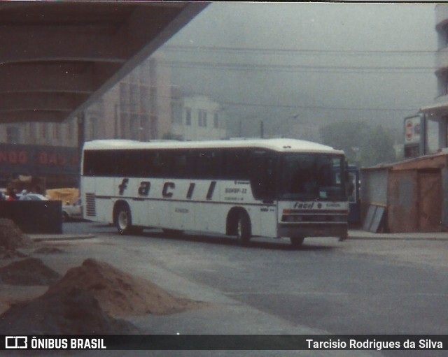 Fácil Transportes e Turismo RJ 140.007 na cidade de Petrópolis, Rio de Janeiro, Brasil, por Tarcisio Rodrigues da Silva. ID da foto: 6299845.