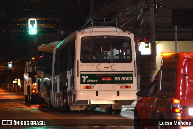 SPTrans - São Paulo Transporte 68 8000 na cidade de São Paulo, São Paulo, Brasil, por Lucas Mendes. Número da foto: #6307533.