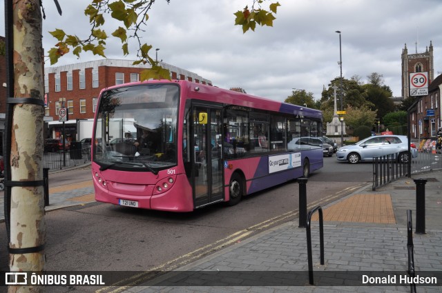 Uno - University Bus 501 na cidade de Brasil, por Donald Hudson. ID da foto: 6307791.