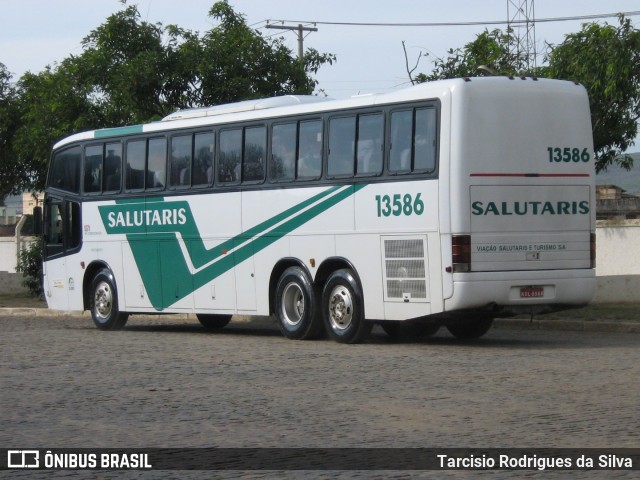 Viação Salutaris e Turismo 13586 na cidade de Vitória da Conquista, Bahia, Brasil, por Tarcisio Rodrigues da Silva. ID da foto: 6308703.