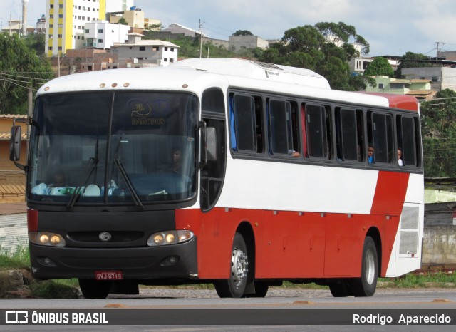 Ônibus Particulares 8719 na cidade de Conselheiro Lafaiete, Minas Gerais, Brasil, por Rodrigo  Aparecido. ID da foto: 6312777.