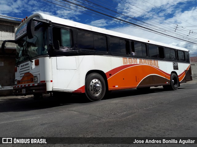 Autobuses sin identificación - Costa Rica  na cidade de Brasil, por Jose Andres Bonilla Aguilar. ID da foto: 6316302.