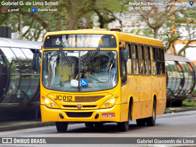 Expresso Azul JC012 na cidade de Curitiba, Paraná, Brasil, por Gabriel Giacomin de Lima. Número da foto: #6316880.