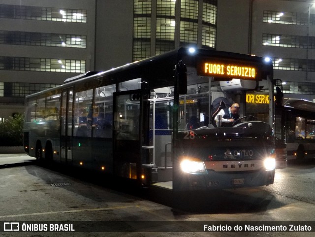 Arriva 28 na cidade de Venezia, Venice, Veneto, Itália, por Fabricio do Nascimento Zulato. ID da foto: 6267226.