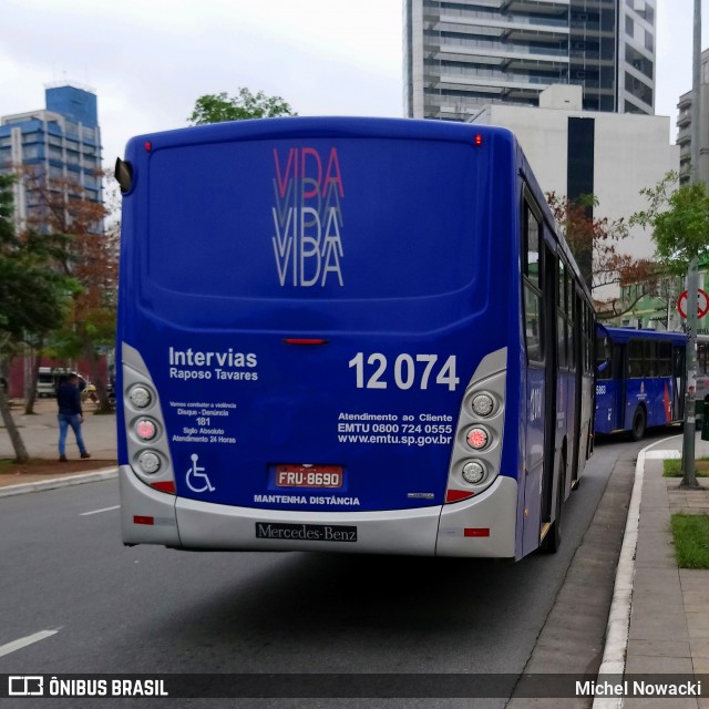Auto Viação Bragança Metropolitana > Viação Raposo Tavares 12.074 na cidade de São Paulo, São Paulo, Brasil, por Michel Nowacki. Número da foto: #6350764.